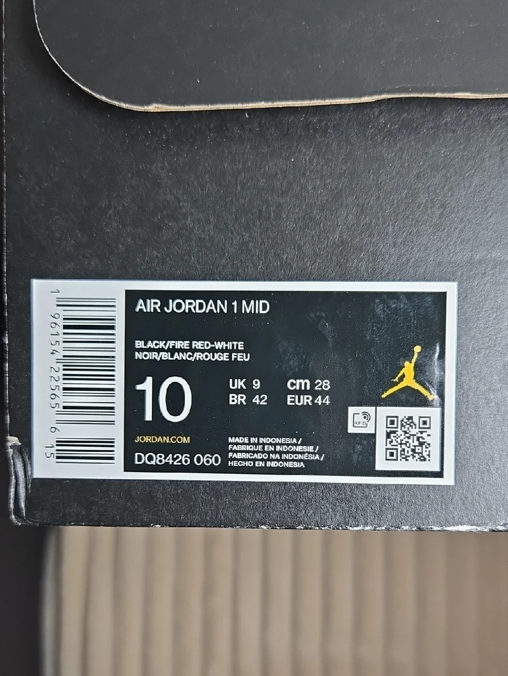 Jordan Air Jordan 1 Mid Alternate Bred Sneakers Colorway Black/Fire Red/ White